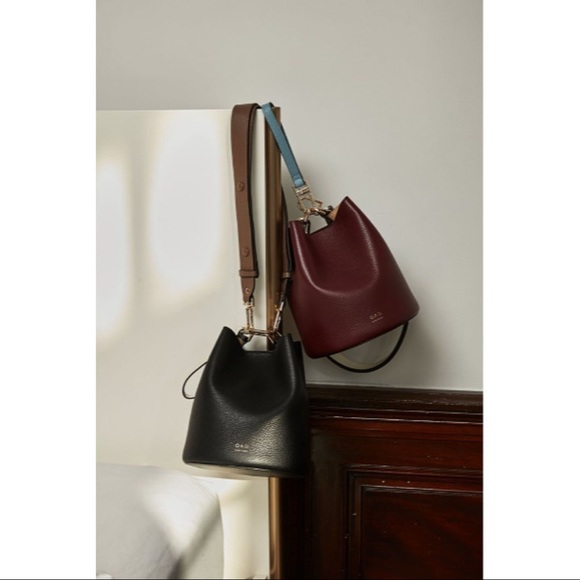 OAD New York Ava Bag (NWOT) paper still on hardware. - Picture 5 of 6